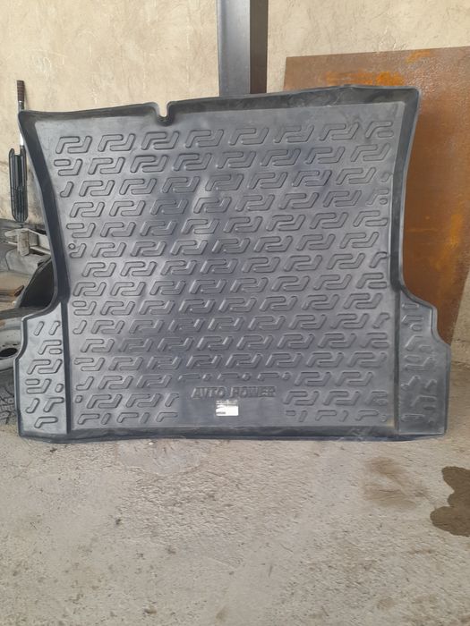 Полик для багажник. Шеврале кобольт.