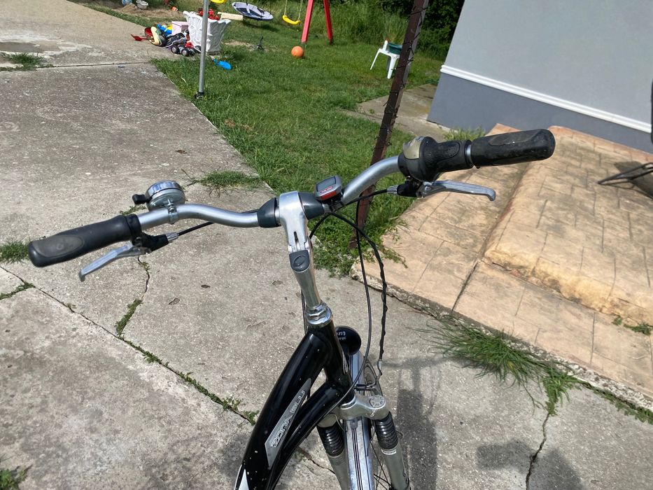 Bicicletă damă Hercules 28” City Bike cu suspensie și coș