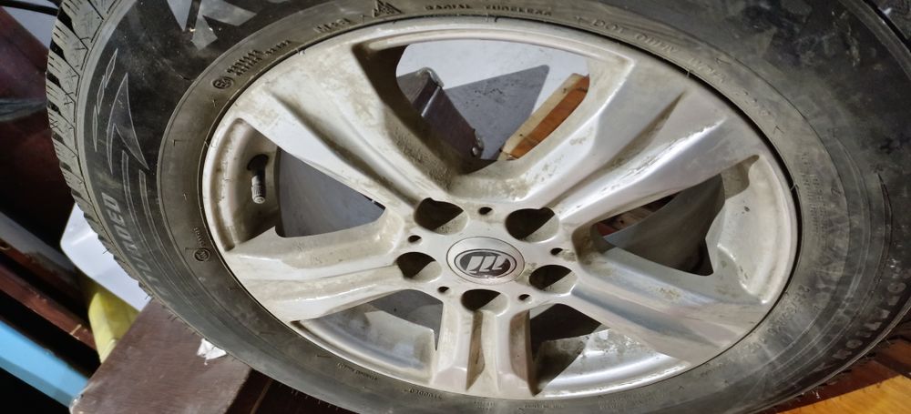 Продам шипованный колесо