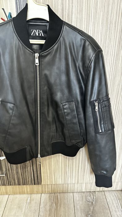 Дамско бомбър яке на Zara