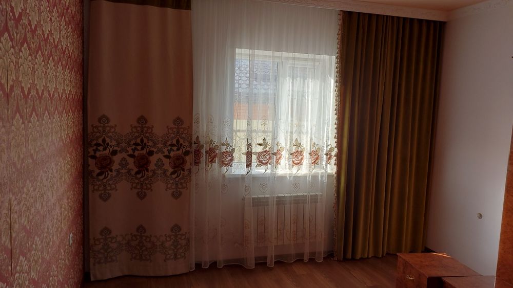 Продам шторы в комплекте.Ковёр 4×7