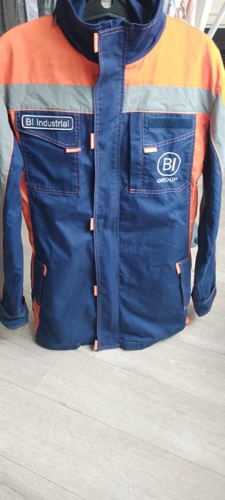 Куртку мужскую демисезонную продаю