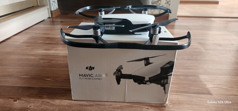 Дрон (квадрокоптер) DJI MAVIC AIR FLY MORE COMBO