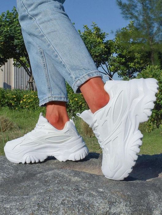 Бели маратонки на платформа.Топ качество!