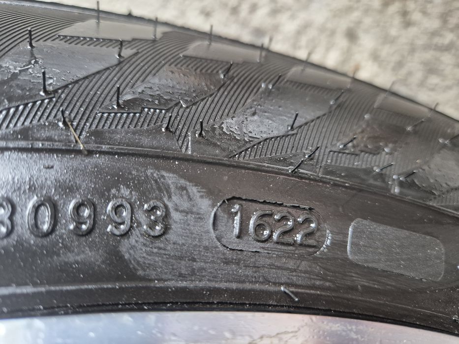 Jante Volvo originale V60, R16 Black + Diamond Cut
+ anvelope