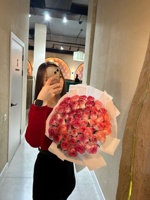 51 роза — свежие, привезены сегодня