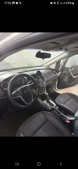 Опель астра j 2013 года