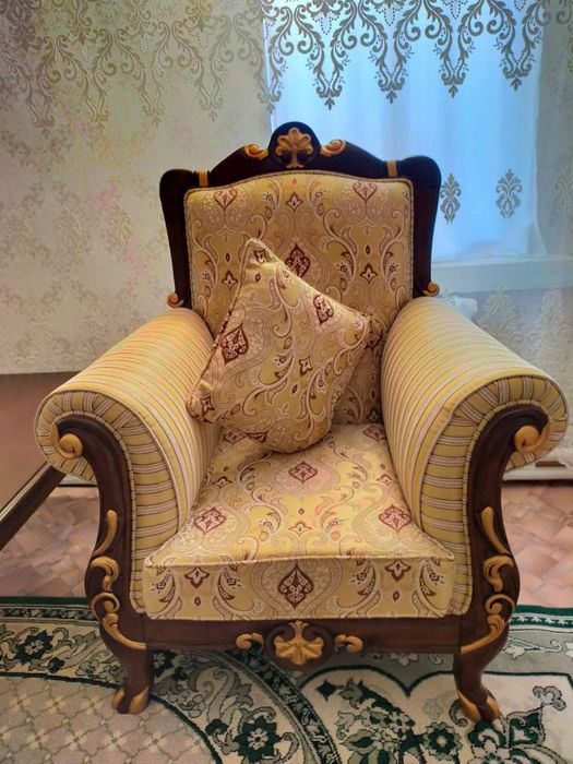 Продаю диван + 2кресла