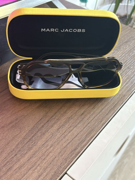 Продавам чисто нови очила