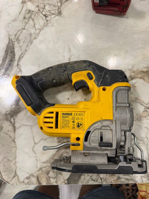 DeWalt DCS331 18V XR акумулаторен прободен трион