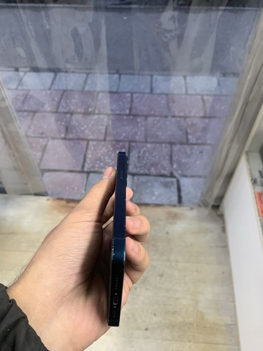 продам айфон 13