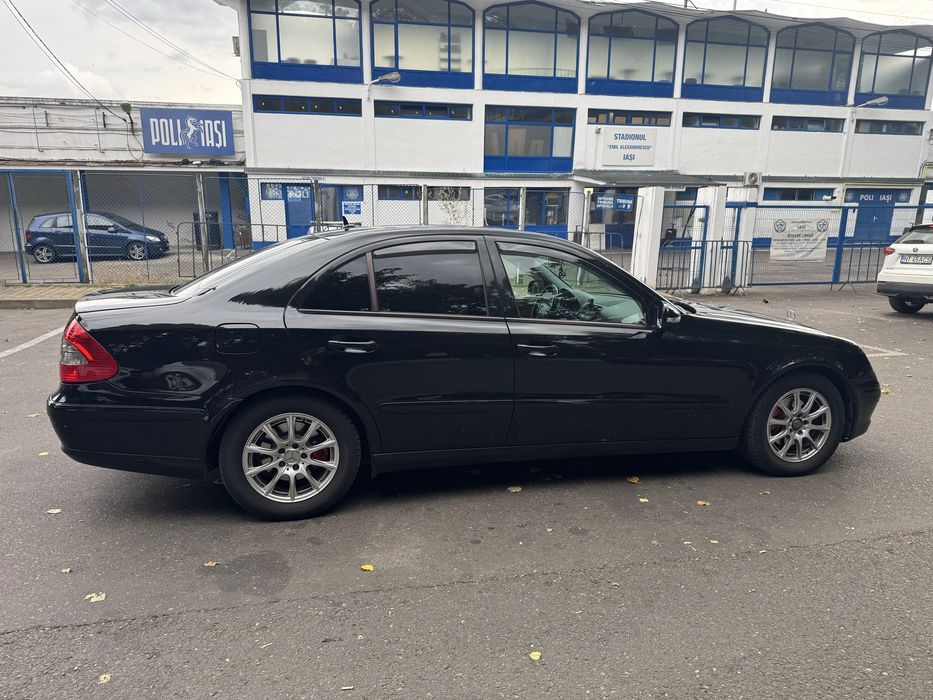 Mercedes Benz W211