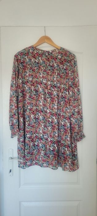 Rochie cu flori foarte potrivita în sarcina