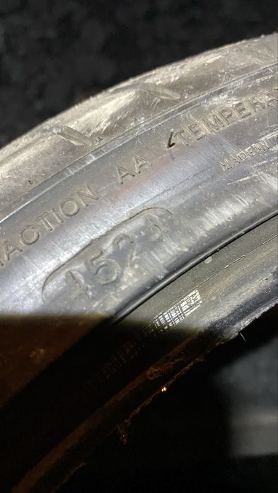 Пара 225/35 19 почти новые