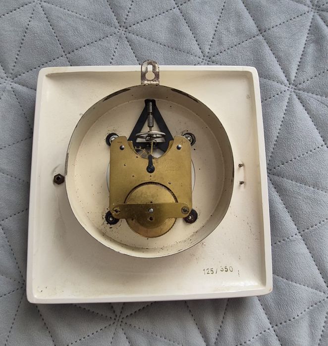 Ceasuri perete mecanice / quartz