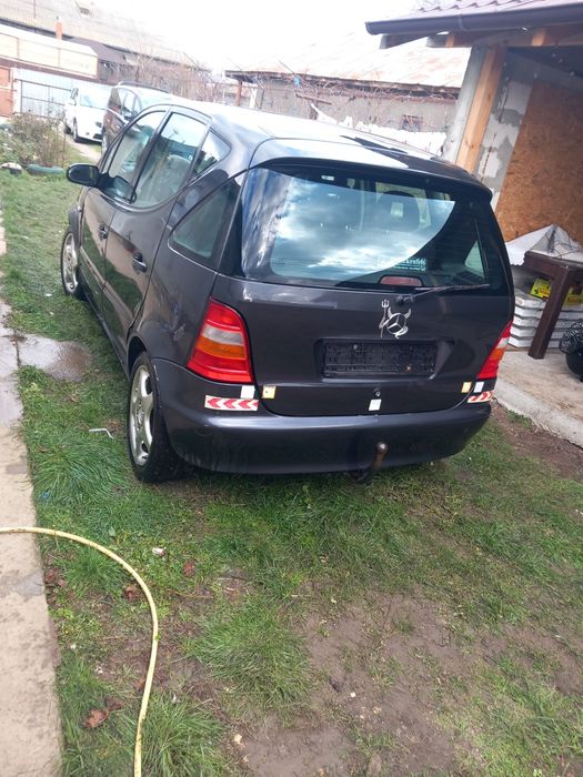 Bună ziua vând  mașina  mercedes A140