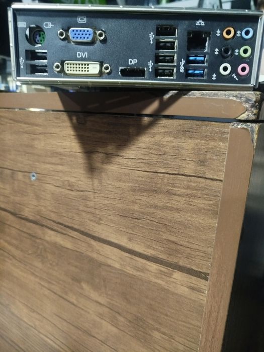 Model : H87 / i5 core / 4gb ozu