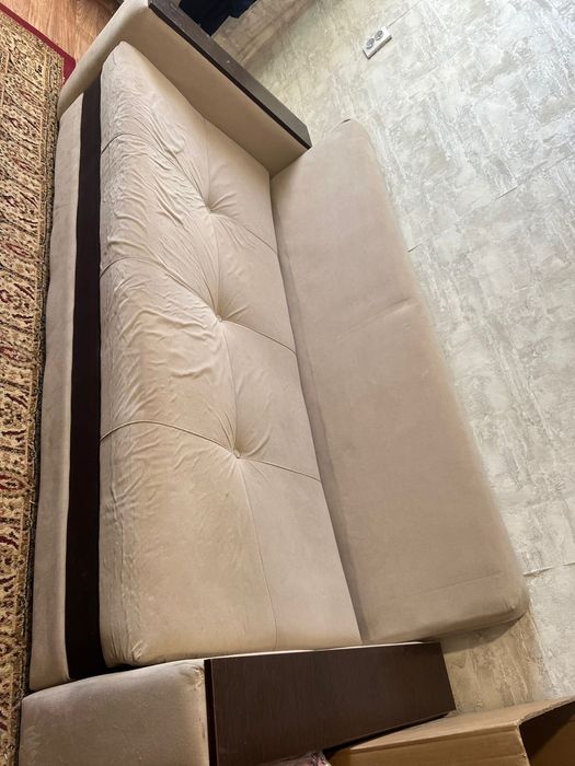 Диван сатылады. Продается диван.