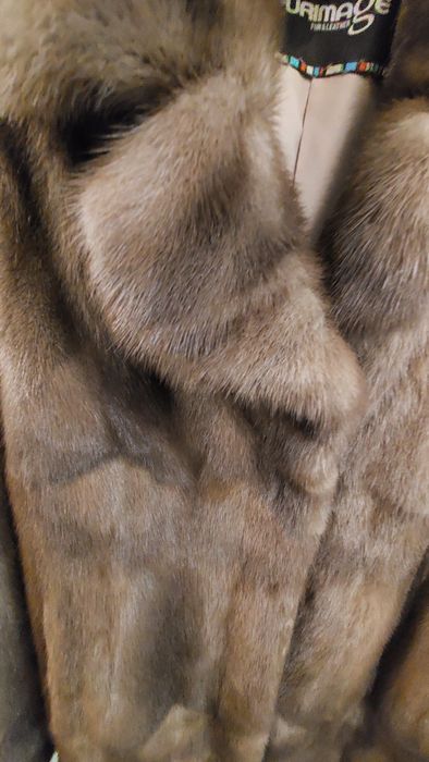 Шуба норковая цельная.