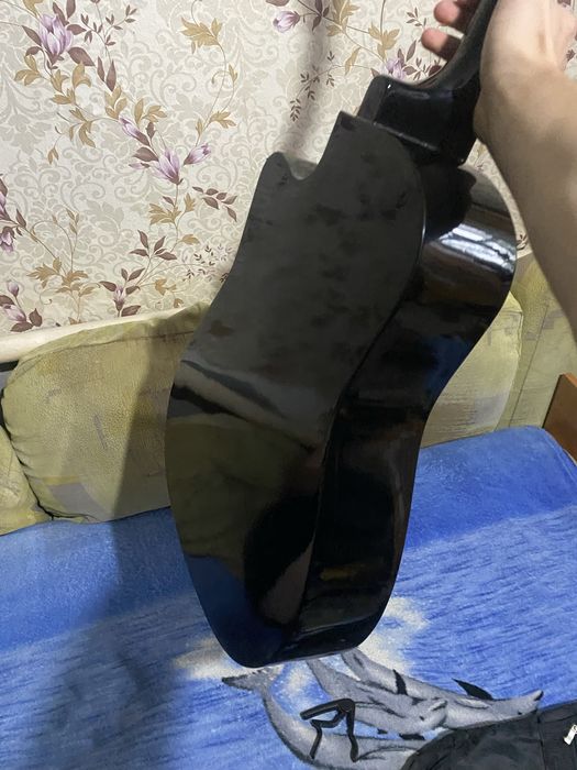 Продаю аккустическую гитару
