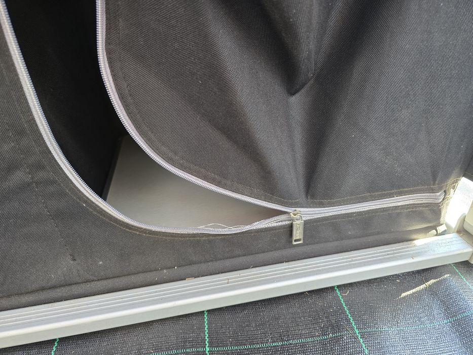 Dulap pliabil Berger deluxe pt camping, cort cu polițe si apărătoare p