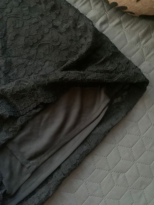 Черна дантелена рокля