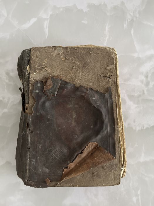 Продам старинную библию