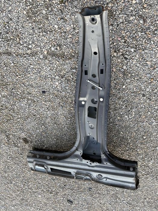 Дясна колонка БМВ Х1 Ф48 Дясна Б колона БМВ Х1 Ф48