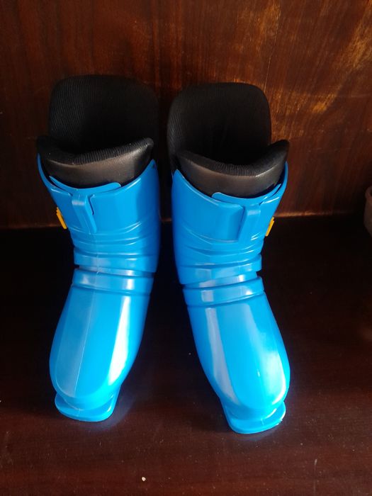 Продам детский лыжные ботинки