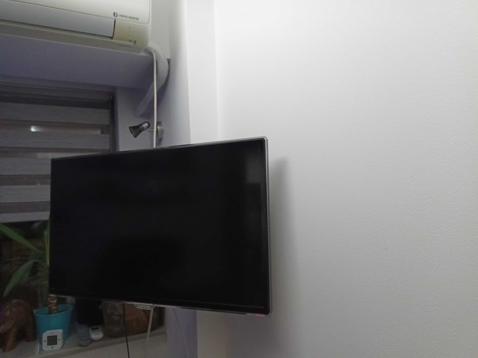 Tv Samsung 80 cm+suport perete