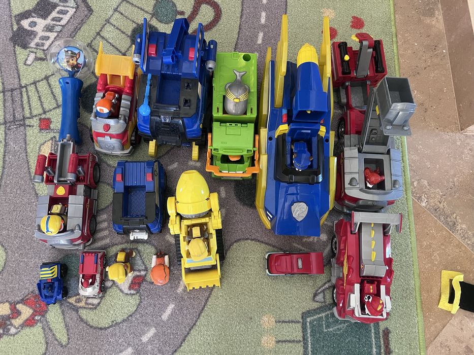 Lot mașini paw patrol , 11 vehicule + personaje   (Cadou luminos )