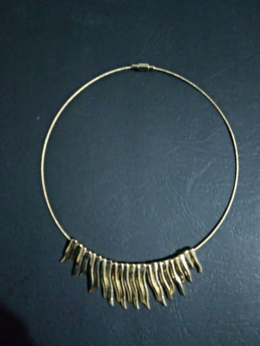 Дамско колие от жълт метал