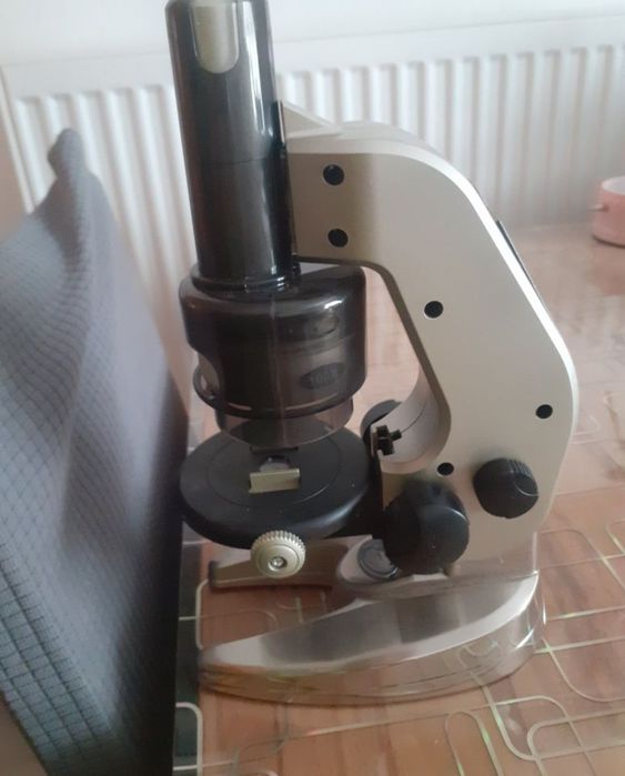 Vând microscop funcțional
