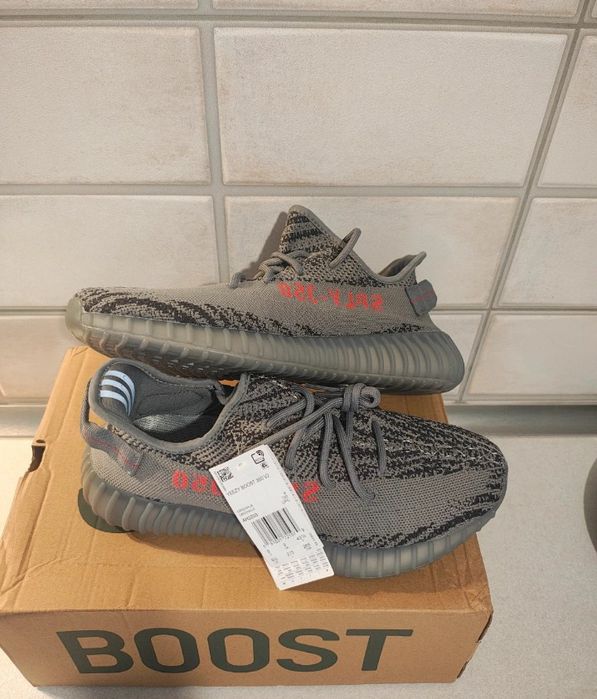 YEEZY BOOST 350 V2 grey red