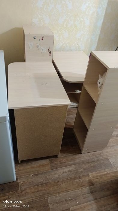 Стол с полками продам