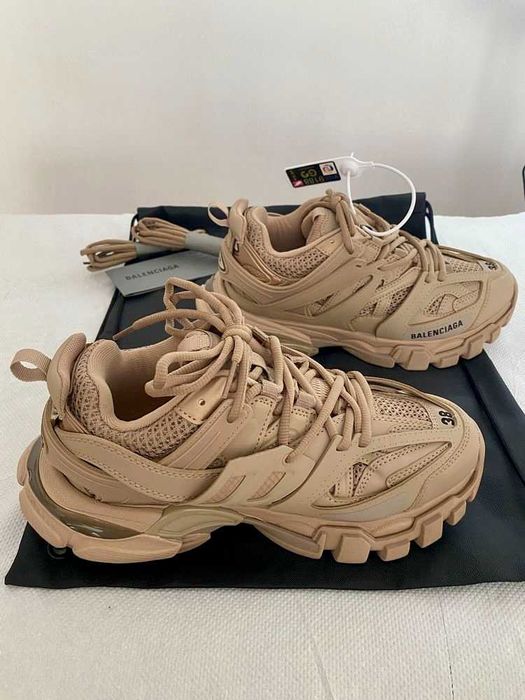 Balenciaga Track Бежов