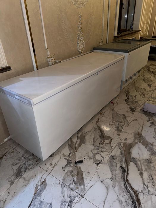Продам витринный холодильник