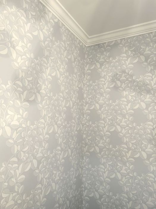 Клеим обой.