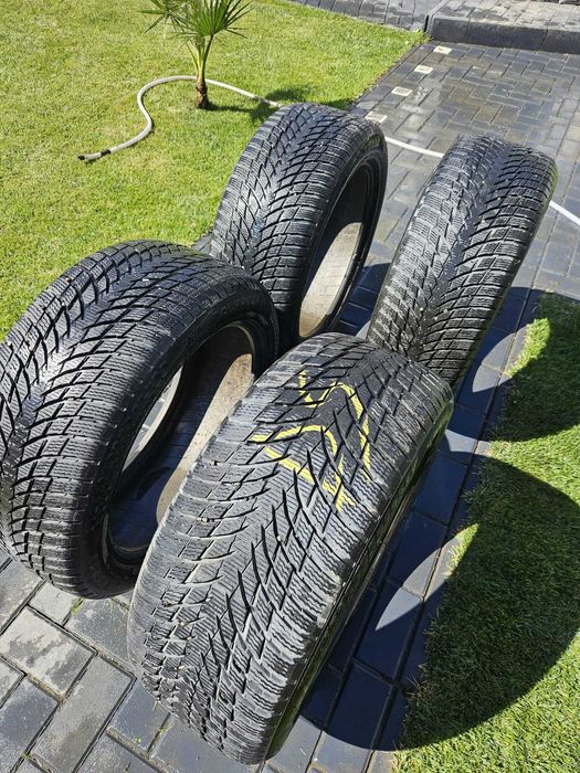 Titlu anunț: Set 4 Anvelope Iarnă Premium Nokian WR Snowproof P – 245/45 R19Descriere:Vând set complet de 4 anvelope de iarnă