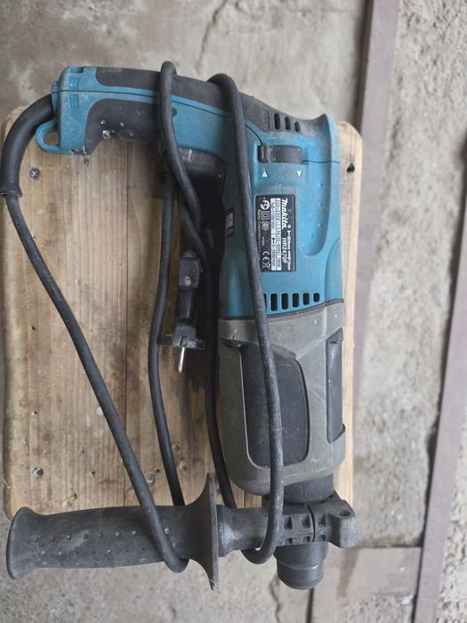 Продам на запчасти перфоратор makita