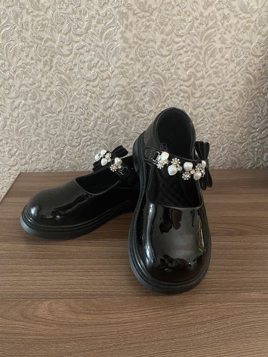 Продам детские туфли