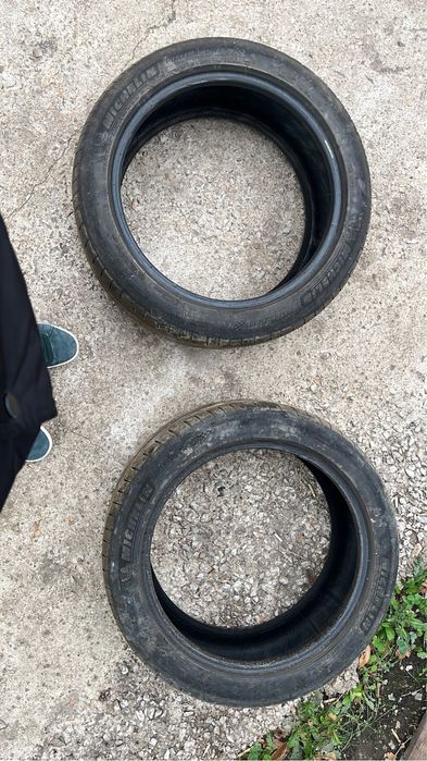 Продам 2 шины Michelin