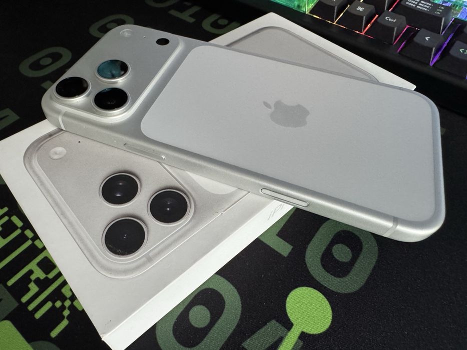 Apple iPhone 17 pro max alb 256GB 70 incarcari 100% acumulator