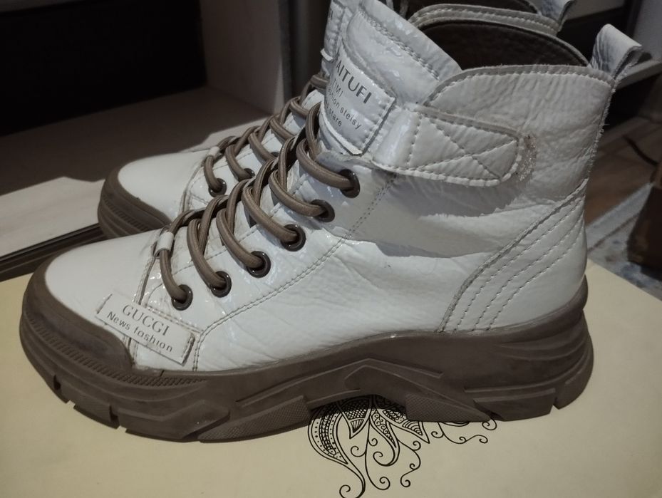 Отдам бесплатно женскую обувь