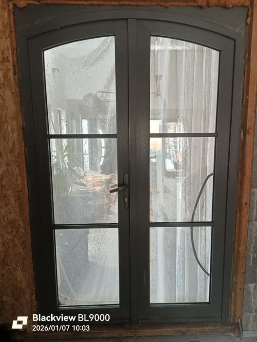 Usa termopan de intrare