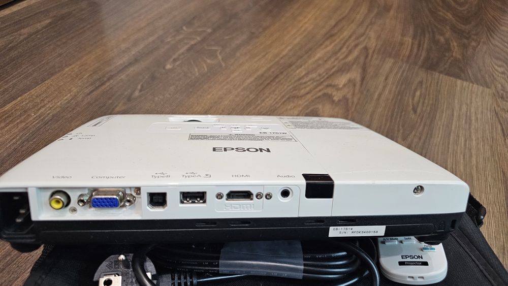 Продаётся проектор Epson EB-7161W