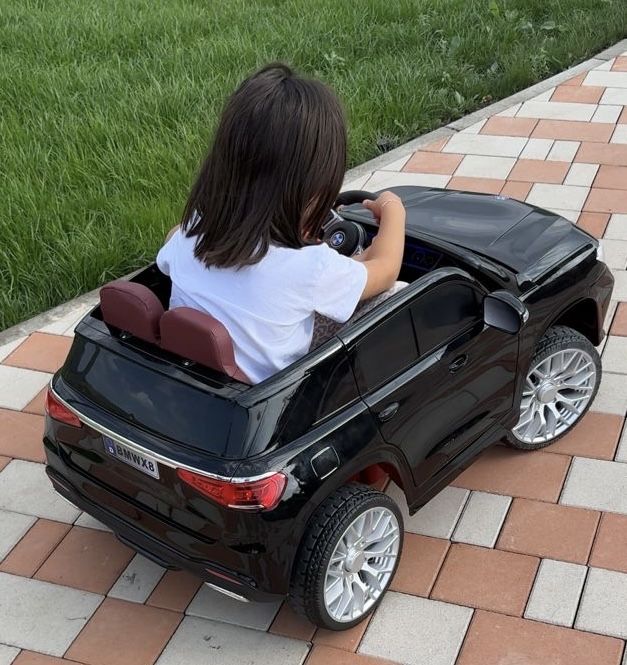 Детская новая машинка BMW