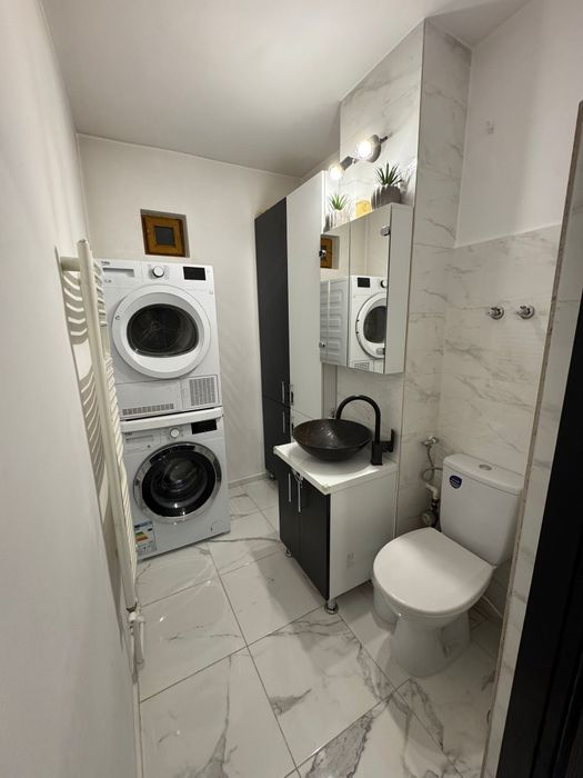 Mutare imediată!Ap.70 mp 2 dormitoare, 2 bai, living+bucatarie, balcon