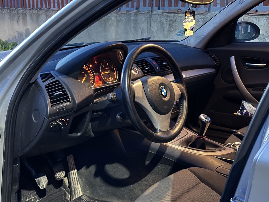 Vand / schimb Bmw seria 1 2.0d 6 trepte stare foarte buna