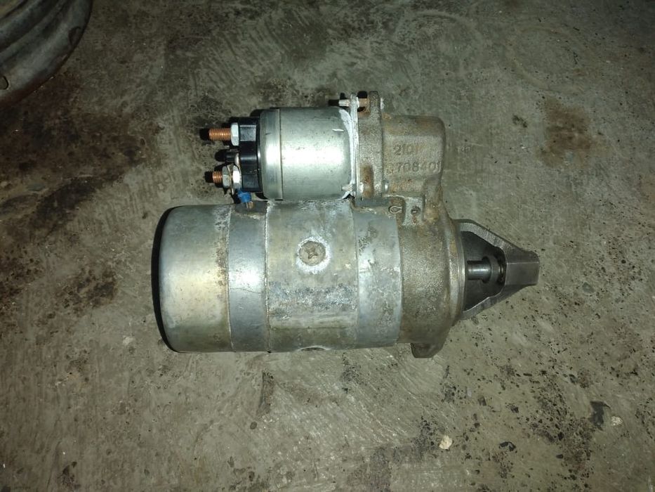 Телевизор, стартер, колуны, бутыли